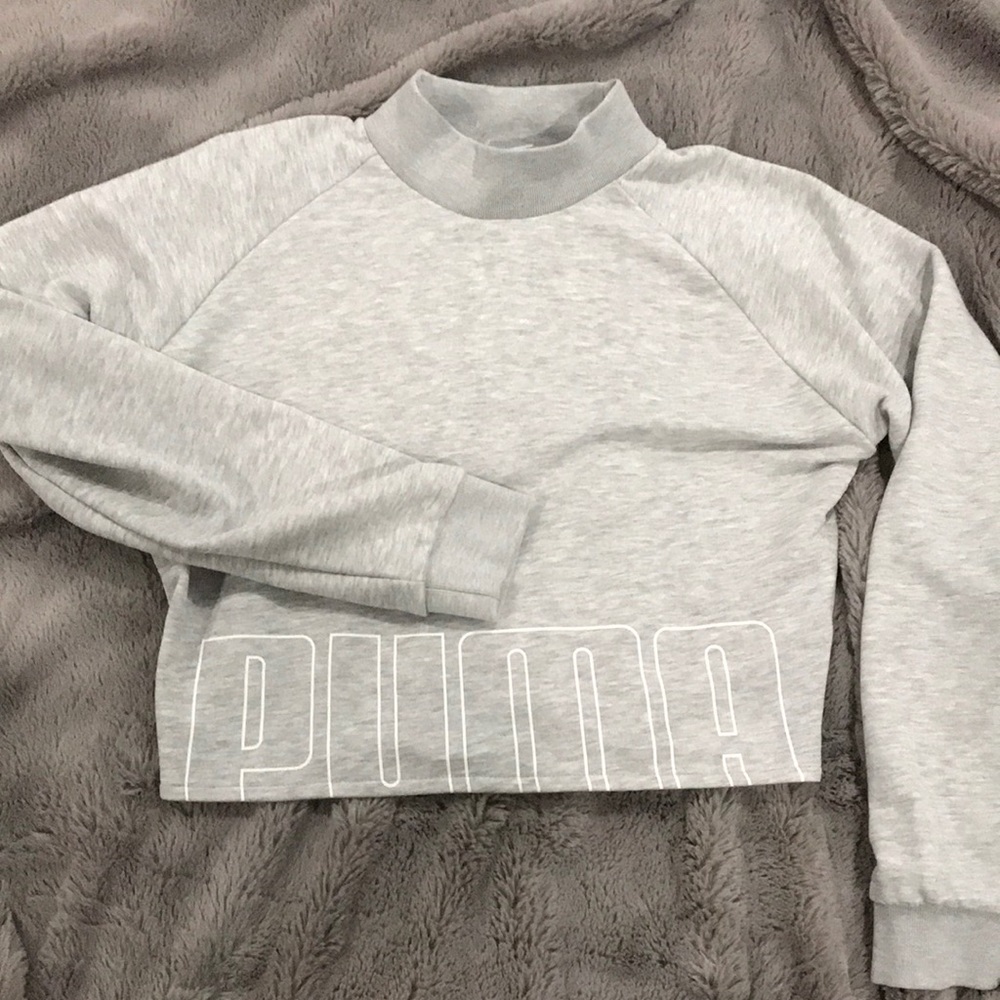 LIGHT GREY PUMA TURTLE NECK CROP SWEATER